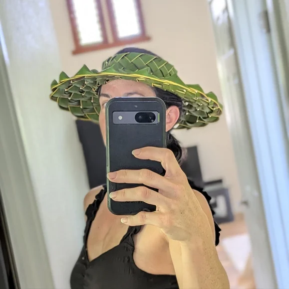 Leaf Hat Green Brown Red - Picture 9 of 14